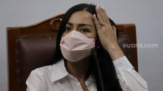 Jessica Iskandar bersiap mengikuti sidang gugatan pencemaran nama baik di Pengadilan Negeri Jakarta Selatan, Rabu (5/9). [Semujer.com/Oke Atmaja]