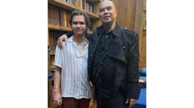 Potret Dul Jaelani dan sang ayah, Ahmad Dhani. (Instagram/ duljaelani)