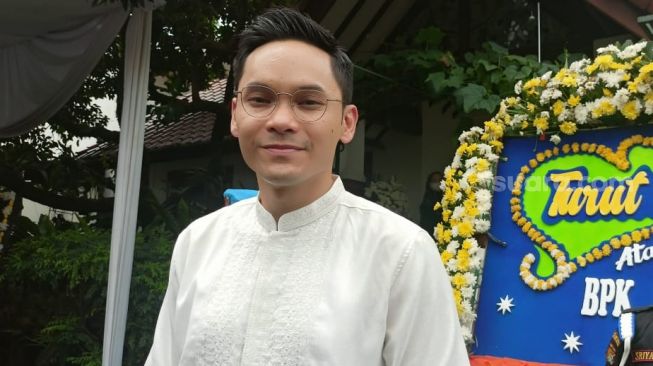 Ben Kasyafani ditemui di rumah duka ayahnya di kawasan Bintaro, Tangerang Selatan, Rabu (30/11/2022). [Rena Pangesti/Semujer.com]