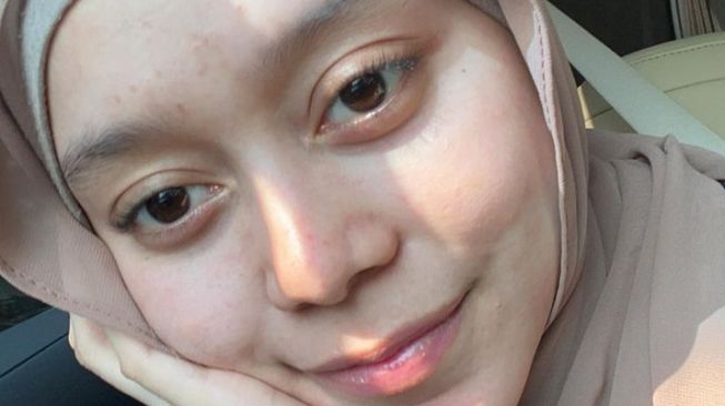 Potret Keseharian Istri Pesinetron Tanpa Makeup (Instagram/@lestykejora)