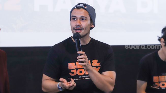 Aktor Chicco Jerikho saat jumpa pers film 'Ben & Jody' di Kuningan, Jakarta Selatan, Rabu (5/1/2022). [Semujer.com/Alfian Winanto]