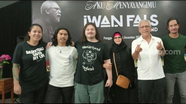 Konser Iwan Fals di Leuwinanggung, Tapos, Depok pada Sabtu (24/12/2022)