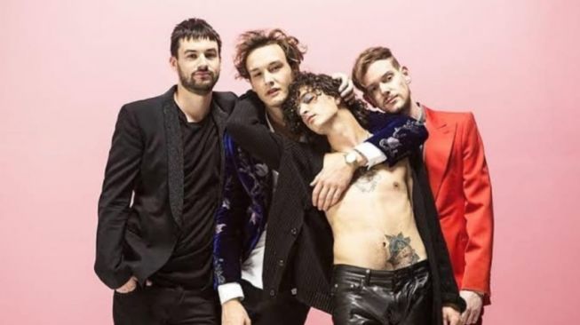Personel Band The 1975 (Instagram) / @The1975indonesiaofficial