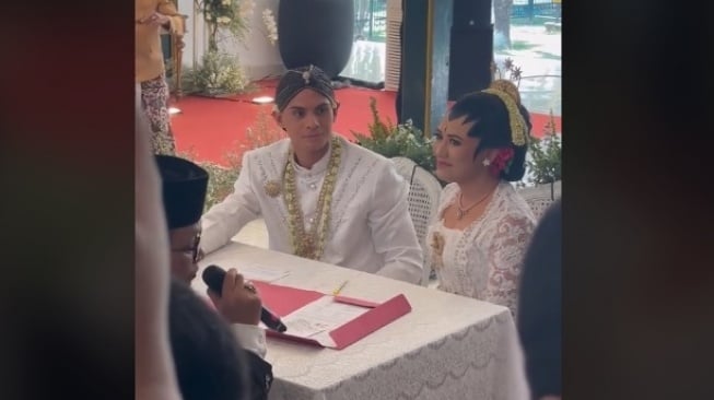 Amanda Gonzales resmi menikah dengan pesepakbola Christian Rontini