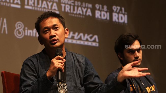 Sutradara film Satria Dewa: Gatotkaca, Hanung Bramantyo memberikan konferensi pers film terbarunya di Epicentrum XXI, Jakarta, Senin (6/6/2022). [Semujer.com/Angga Budhiyanto]