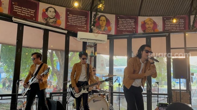 The Changcuters di acara peluncuran lagu terbaru di kawasan Gatot Subroto, Jakarta Selatan pada Senin (18/12/2023) [Semujer.com/Rena Pangesti]