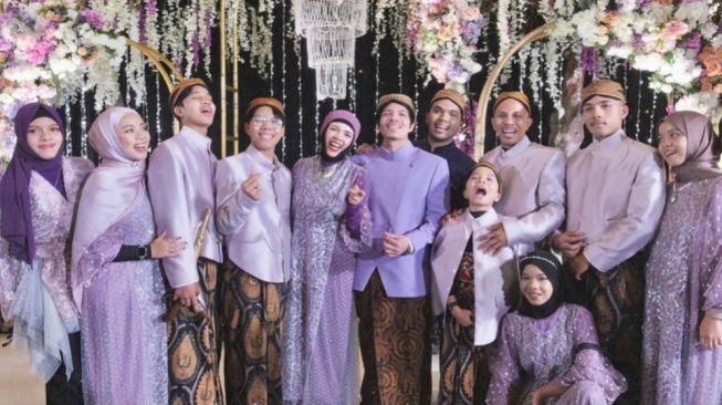 Potret Keluarga Gen Halilintar pada perayaan tujuh bulan kehamilan Aurel Hermansyah (Instagram/@genhalilintar)