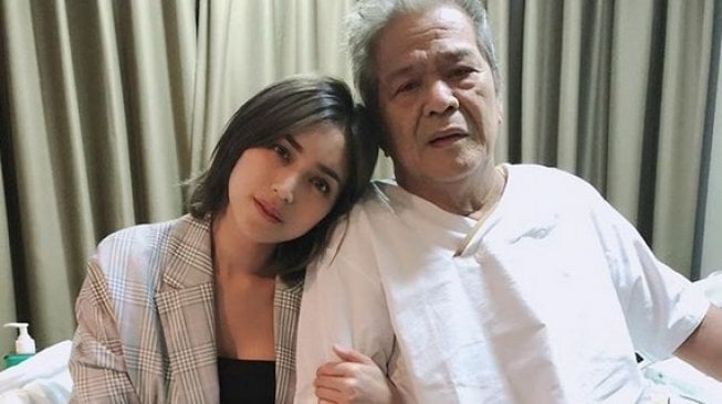 Jessica Iskandar dan ayah. [Instagram]