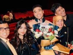 Hadiri Gala Premiere Film Baru Fadly Faisal, Fuji Gelendotan ke Dewi Zuhriati